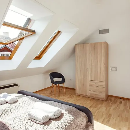 شقة 5 Bedroom Duplex In Old Town *