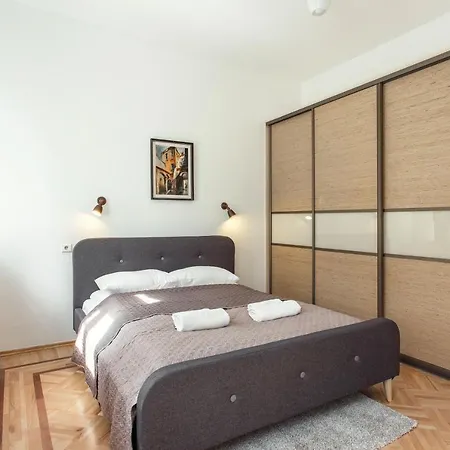 شقة 5 Bedroom Duplex In Old Town *