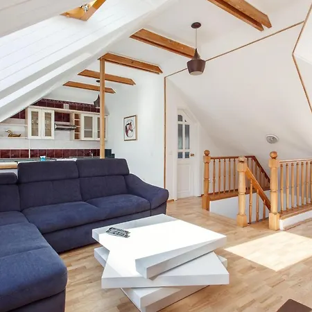 5 Bedroom Duplex In Old Town *