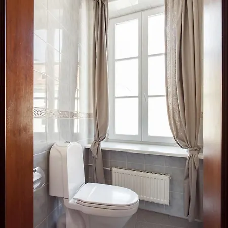 5 Bedroom Duplex In Old Town