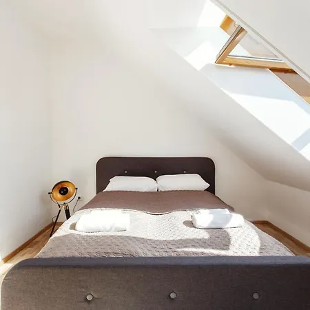 5 Bedroom Duplex In Old Town
