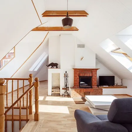 5 Bedroom Duplex In Old Town
