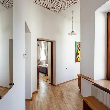 5 Bedroom Duplex In Old Town شقة